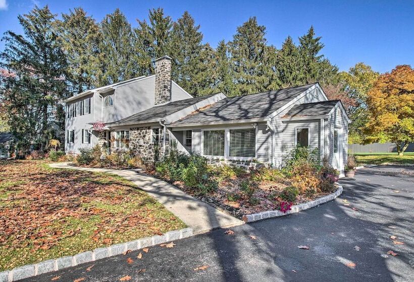 Wayne Home W/ Spacious Yard ~ 20 Mi To Philly!