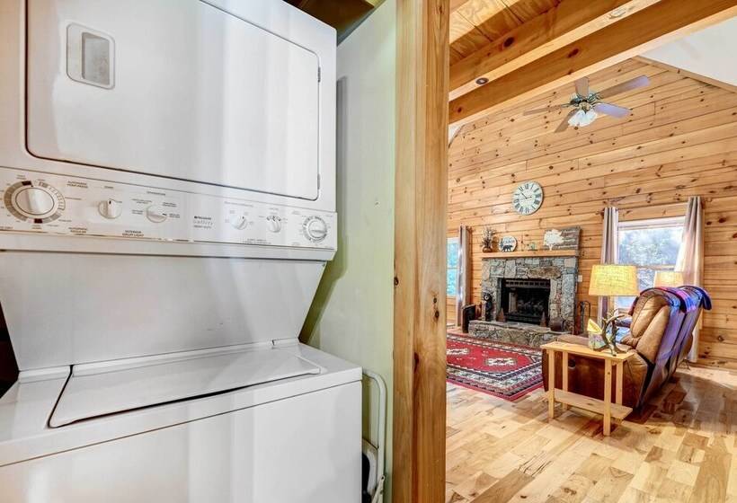 Waynesville Cabin W/ Covered Deck & Fire Pit!