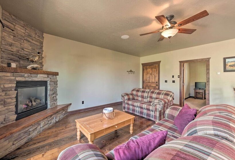 Well Appointed Sterling Casita With Full Kitchen!