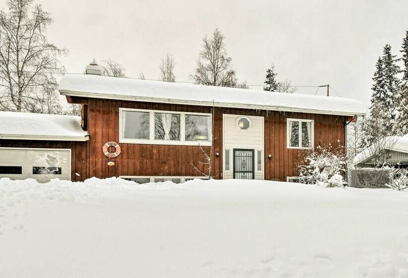 West Anchorage Home Near Coastal Trail!