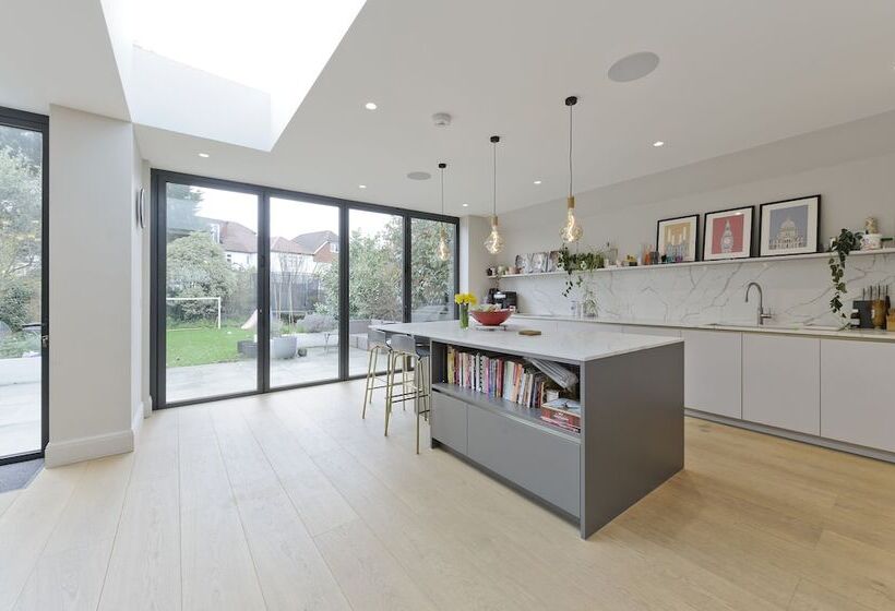 Wonderful Family Home With Garden Near Twickenham By Underthedoormat