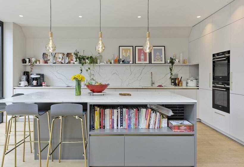 Wonderful Family Home With Garden Near Twickenham By Underthedoormat