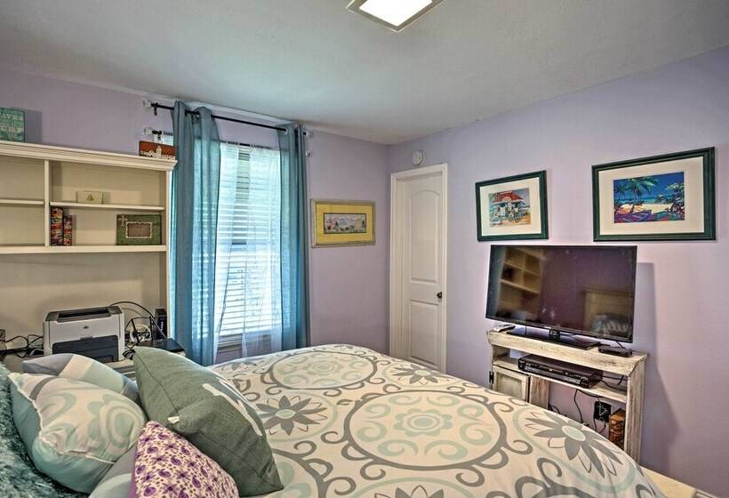 1 Acre Rustic Lake Resort W/ Outdoor Entertainment