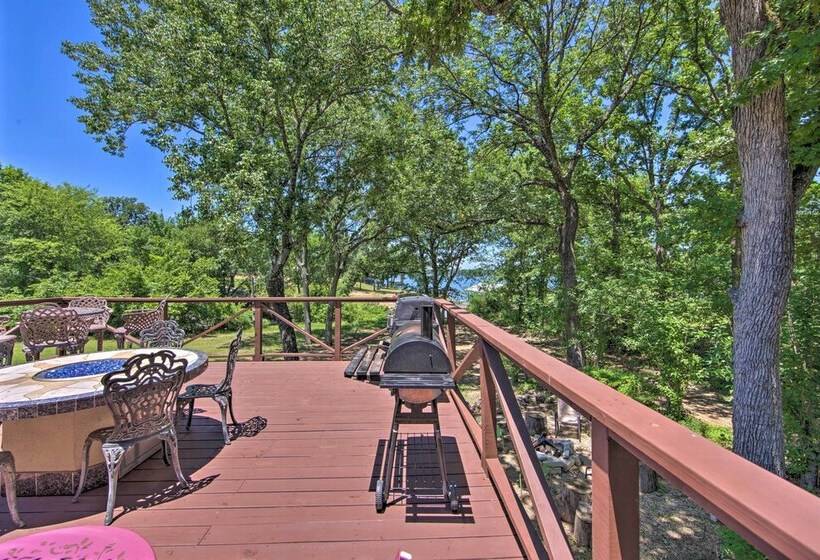 1 Acre Rustic Lake Resort W/ Outdoor Entertainment