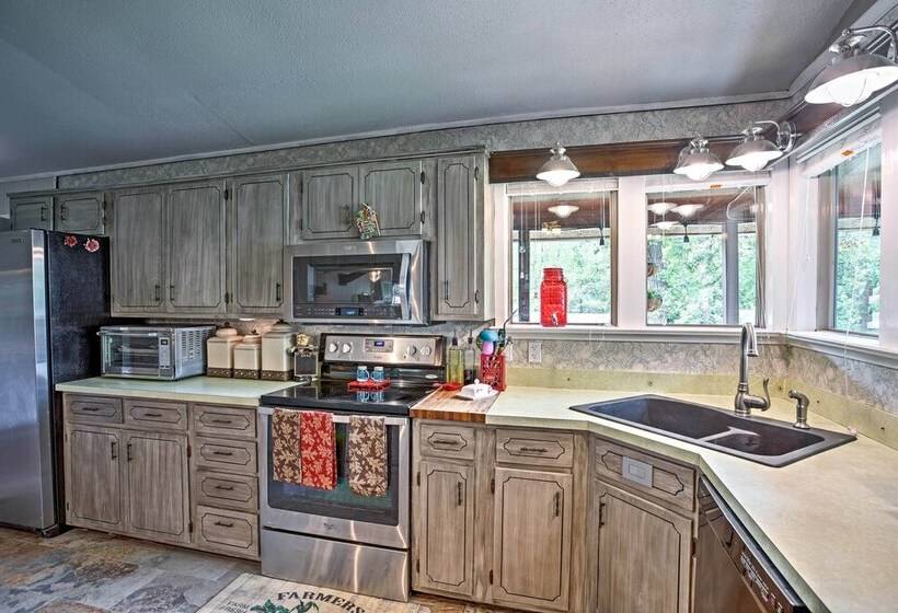 1 Acre Rustic Lake Resort W/ Outdoor Entertainment