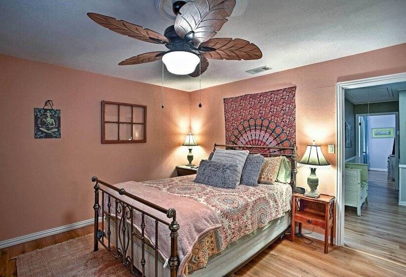 1 Acre Rustic Lake Resort W/ Outdoor Entertainment