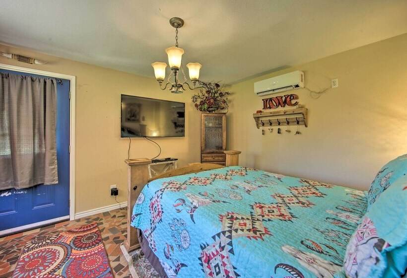 1 Acre Rustic Lake Resort W/ Outdoor Entertainment