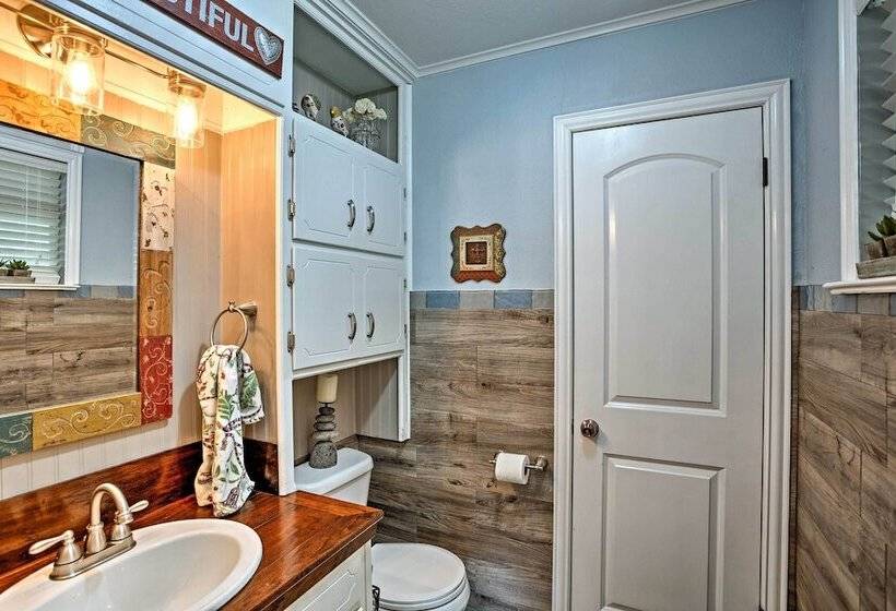 1 Acre Rustic Lake Resort W/ Outdoor Entertainment