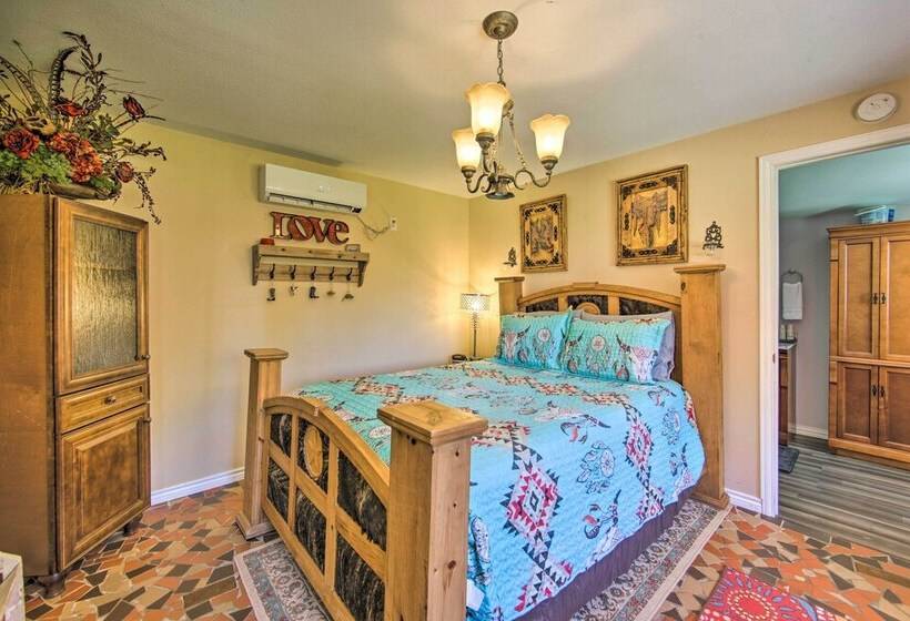 1 Acre Rustic Lake Resort W/ Outdoor Entertainment