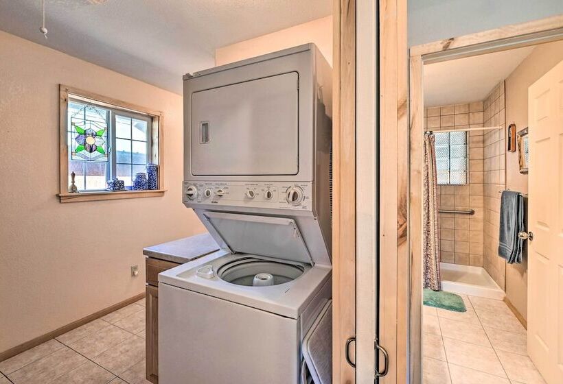 4 Season Mountain Escape With Breathtaking View!