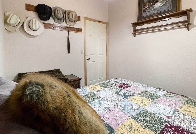 4 Season Mountain Escape With Breathtaking View!