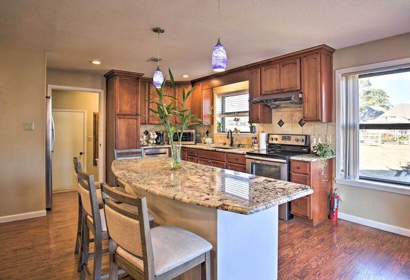 Amenity Packed Hot Springs Lakehouse W/ Pool!