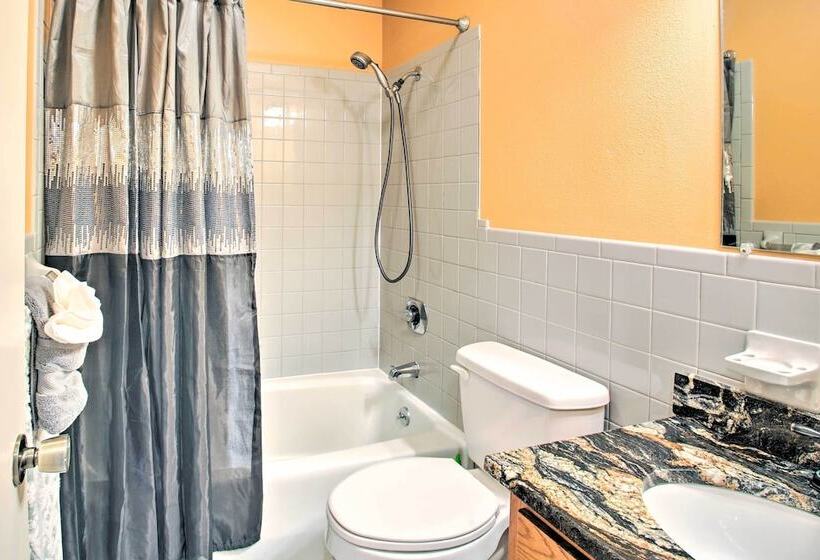 Amenity Packed Hot Springs Lakehouse W/ Pool!