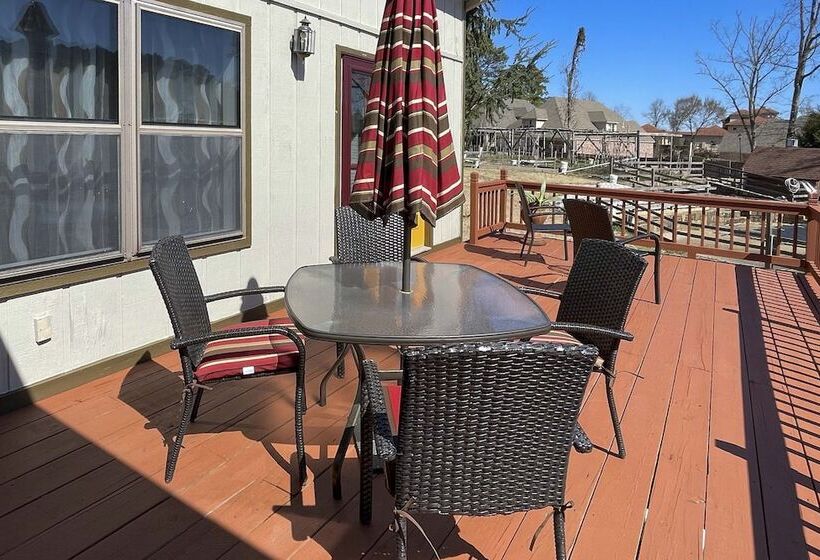 Amenity Packed Hot Springs Lakehouse W/ Pool!