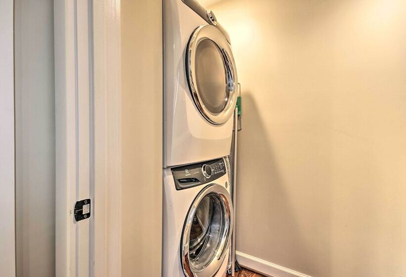 Anny S Farm House  In Round Hill Wine Country!