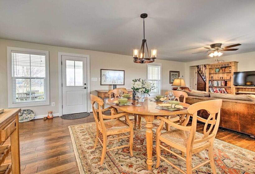 Anny S Farm House  In Round Hill Wine Country!