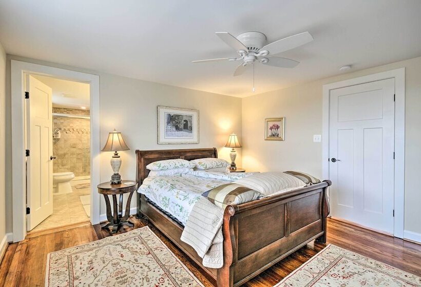 Anny S Farm House  In Round Hill Wine Country!