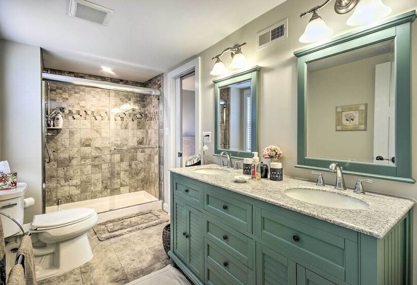 Anny S Farm House  In Round Hill Wine Country!