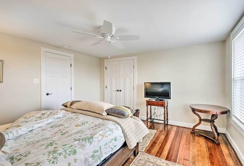 Anny S Farm House  In Round Hill Wine Country!