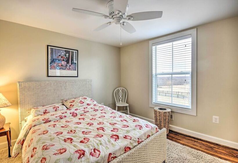 Anny S Farm House  In Round Hill Wine Country!