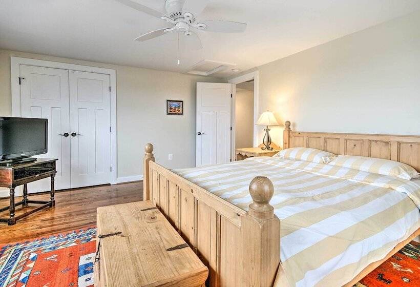 Anny S Farm House  In Round Hill Wine Country!