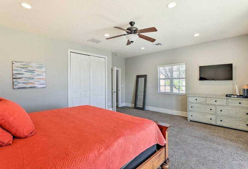 Apollo Beach House W/ Private Pool + Hot Tub