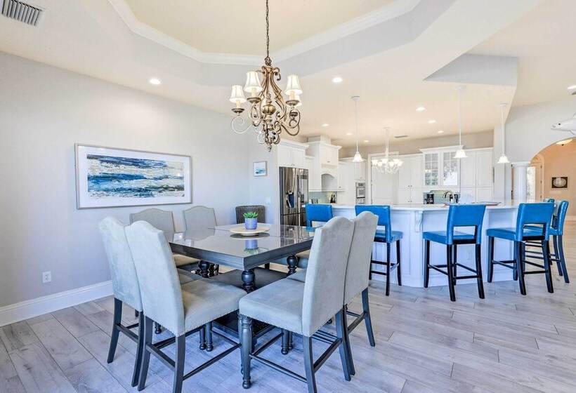 Apollo Beach House W/ Private Pool + Hot Tub