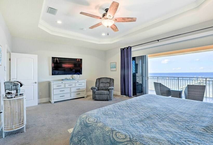 Apollo Beach House W/ Private Pool + Hot Tub