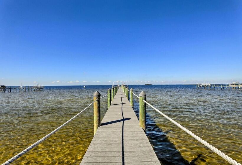 Apollo Beach House W/ Private Pool + Hot Tub