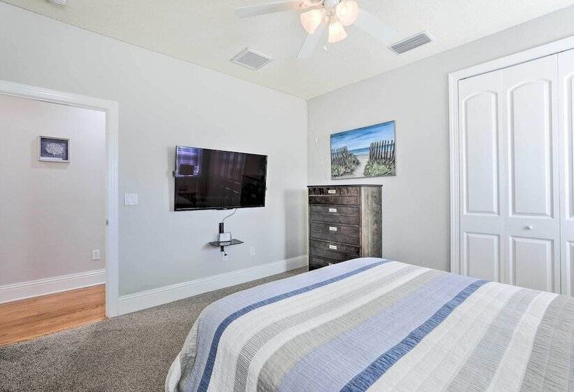 Apollo Beach House W/ Private Pool + Hot Tub