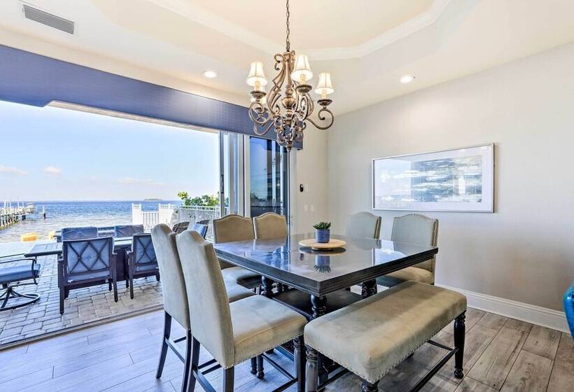 Apollo Beach House W/ Private Pool + Hot Tub