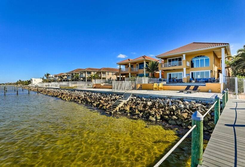 Apollo Beach House W/ Private Pool + Hot Tub
