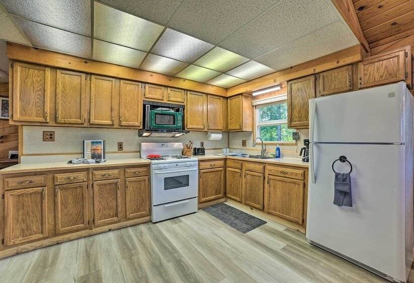 Atlanta Waterfront Cabin W/ Dock & Kayaks!