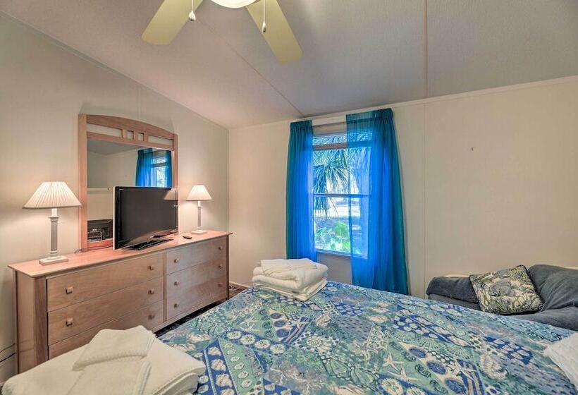 Atlantic Beach Home W/ Decks & Fire Pit