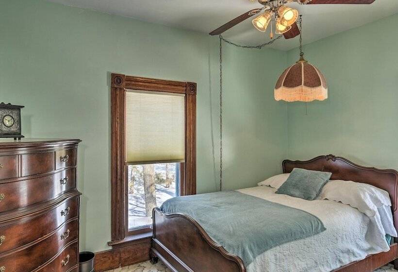 Historic Backus Home, Steps To Pine Mountain Lake!