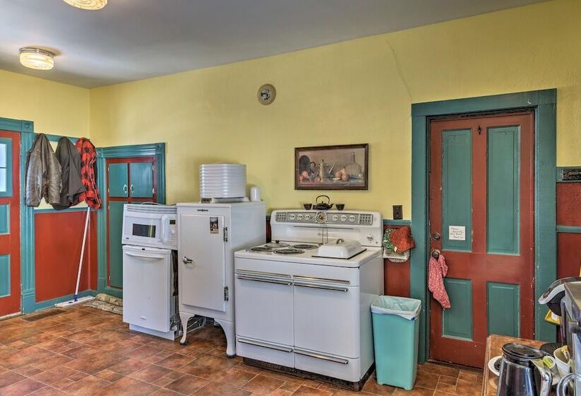 Historic Backus Home, Steps To Pine Mountain Lake!