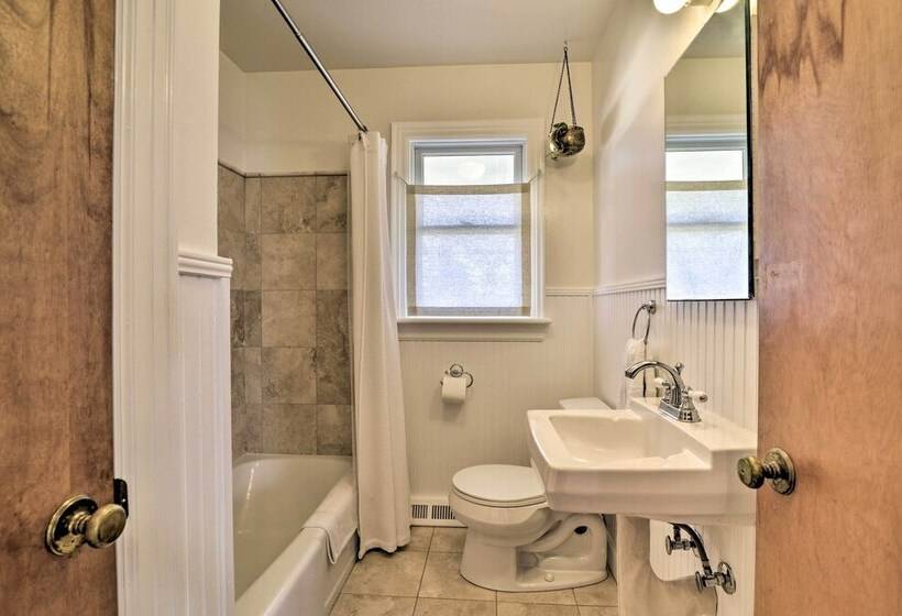 Bayside Deltaville Retreat W/ Beach & Bay Views!