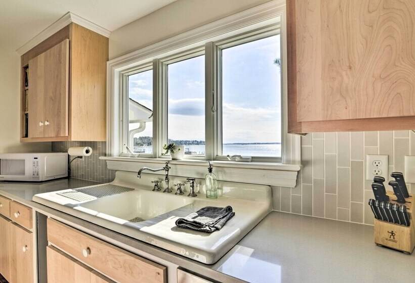 Bayside Deltaville Retreat W/ Beach & Bay Views!