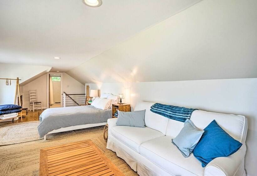 Bayside Deltaville Retreat W/ Beach & Bay Views!