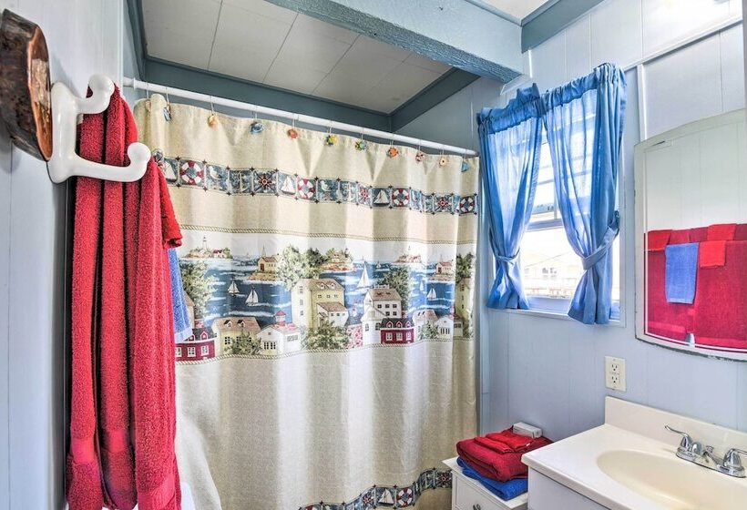 Ocean Access + Bbq Pit: Surfside Beach Family Home