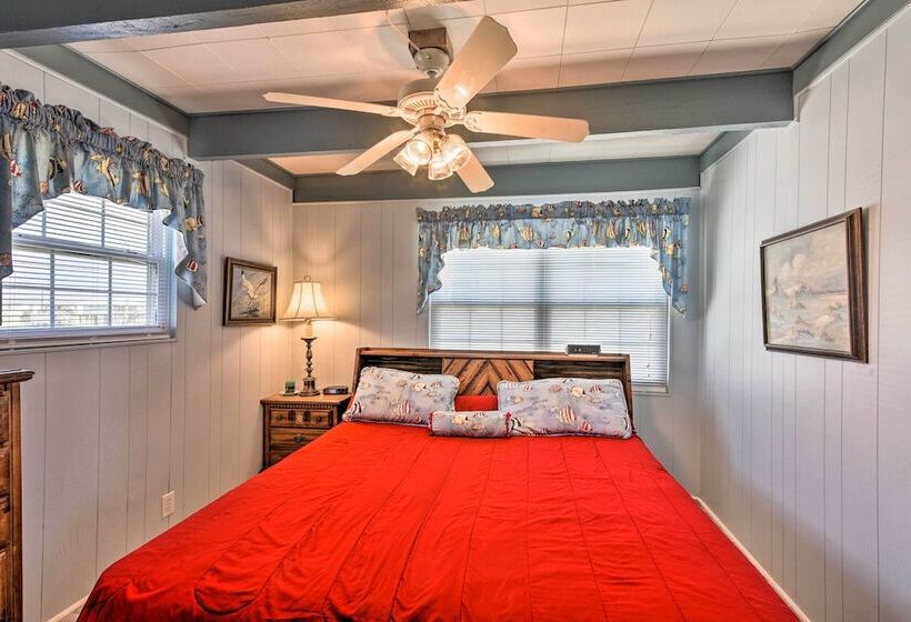 Ocean Access + Bbq Pit: Surfside Beach Family Home