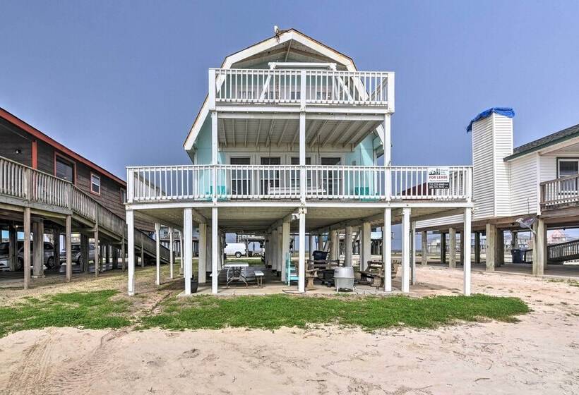 Ocean Access + Bbq Pit: Surfside Beach Family Home