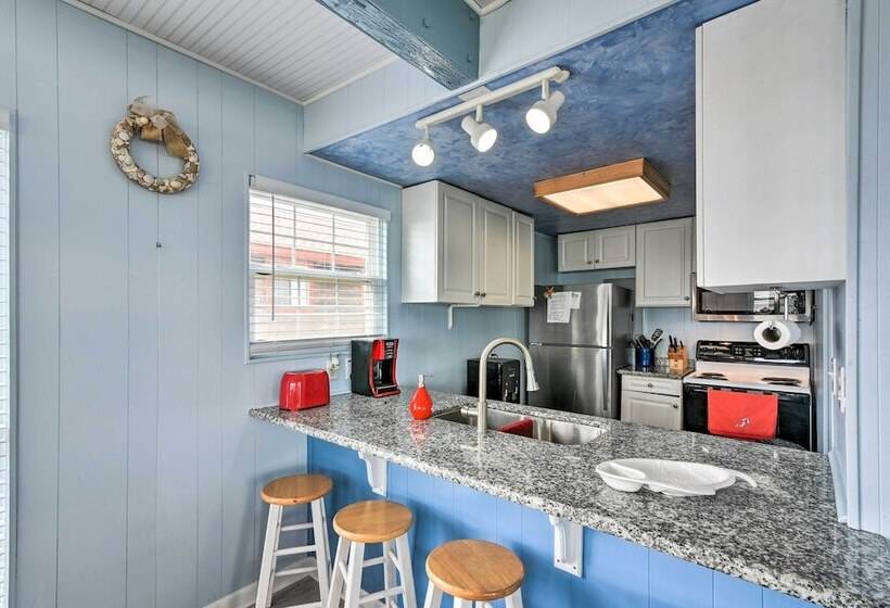 Ocean Access + Bbq Pit: Surfside Beach Family Home