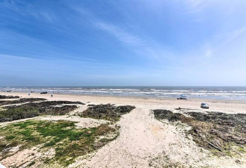 Ocean Access + Bbq Pit: Surfside Beach Family Home