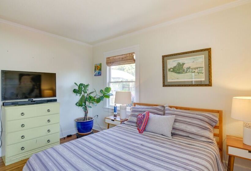 Beautiful South Oceanside Bungalow: 1 Mi To Beach!