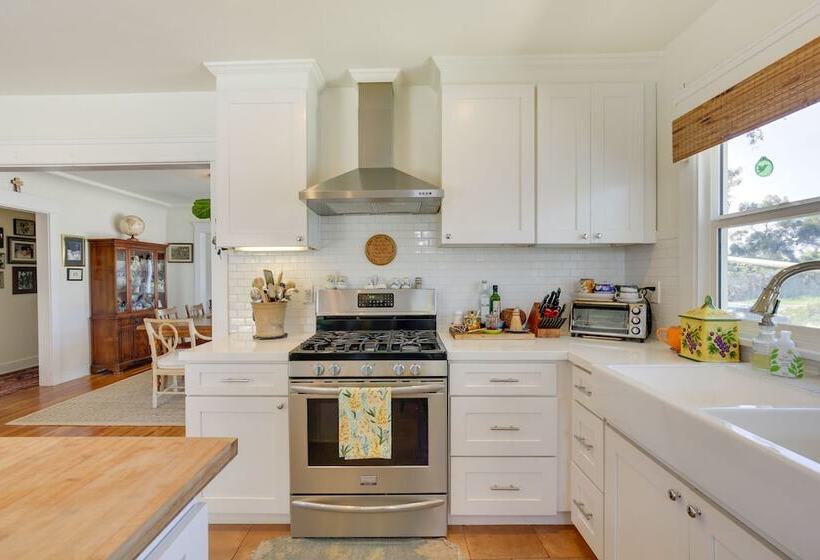 Beautiful South Oceanside Bungalow: 1 Mi To Beach!