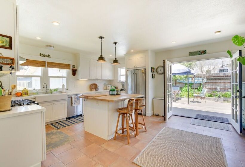 Beautiful South Oceanside Bungalow: 1 Mi To Beach!