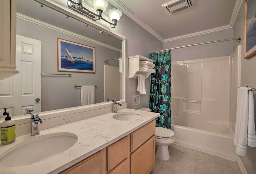 Beautiful Wine Country Home W/ Hot Tub & Lake View