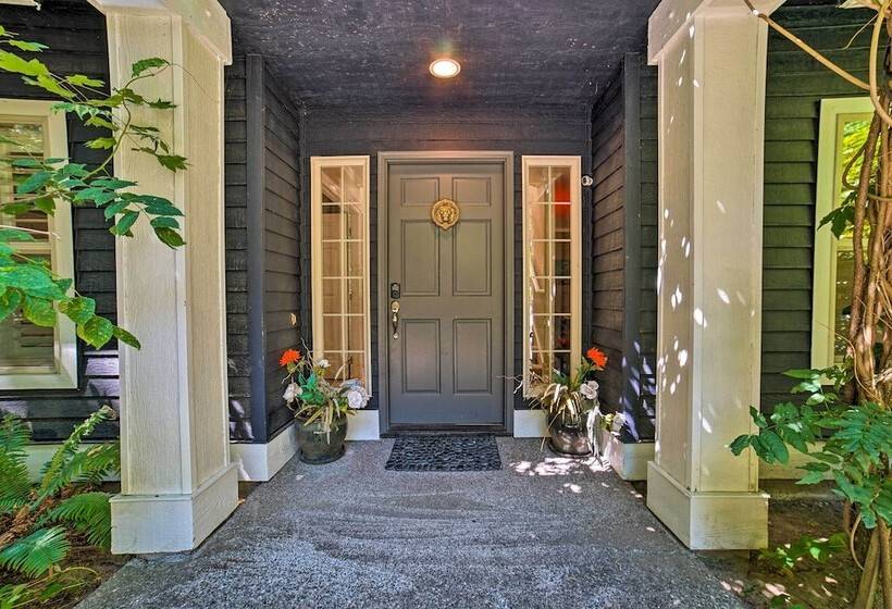 Beautiful Wine Country Home W/ Hot Tub & Lake View