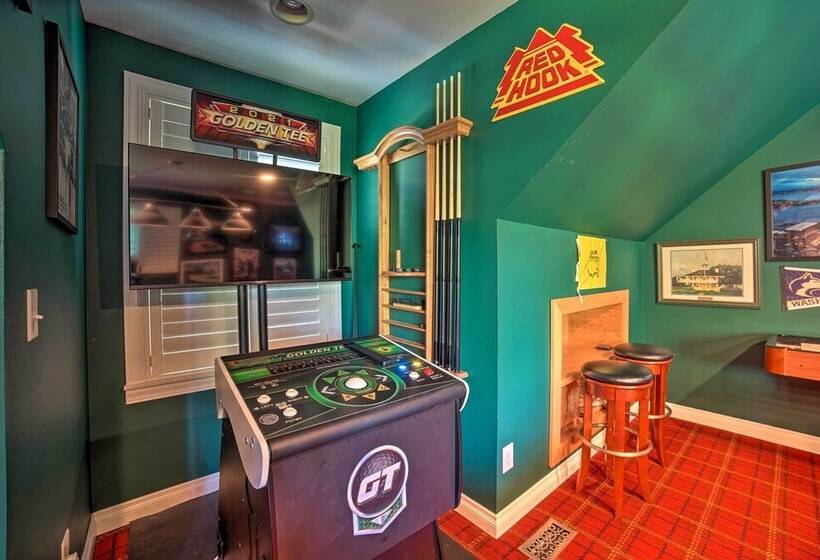 Beautiful Wine Country Home W/ Hot Tub & Lake View